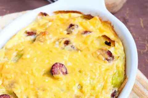 Tapas de chorizo ​​español: queso provolone al horno y chorizo