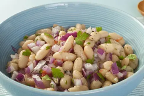 Ensalada de judías blancas y bacalao