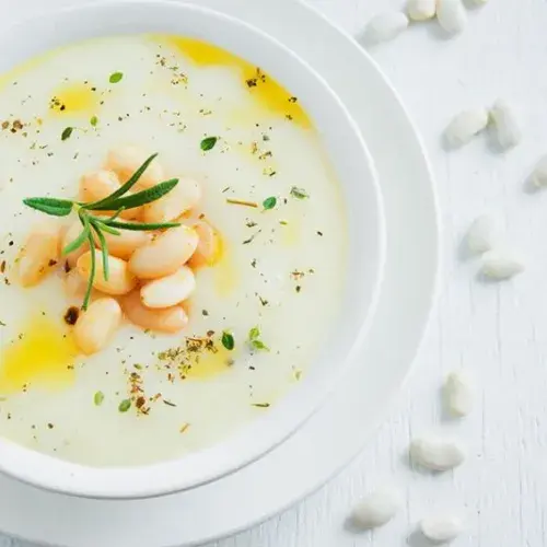 Cold cream of white bean soup with Palacios chorizo