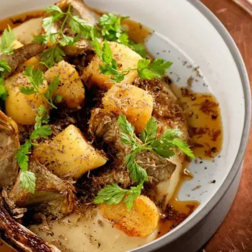 Artichokes with potatoes and fried chorizo